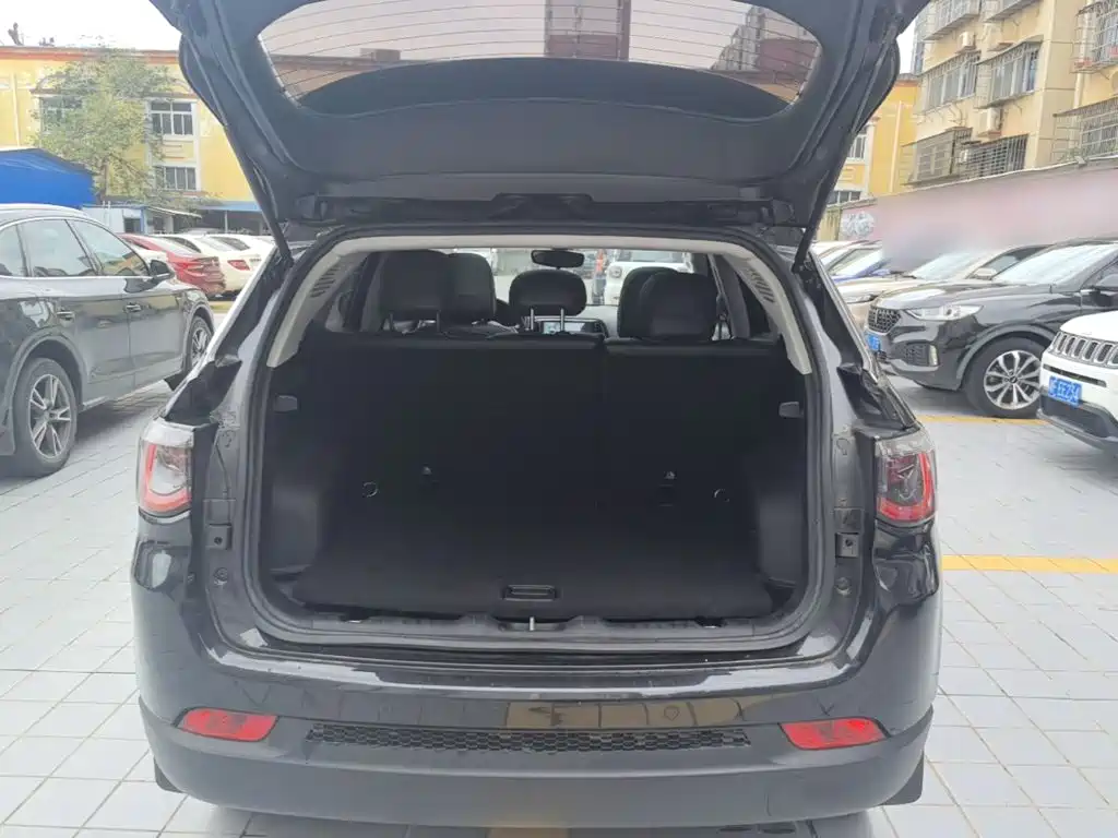 Jeep Compass 2017 — фото 19