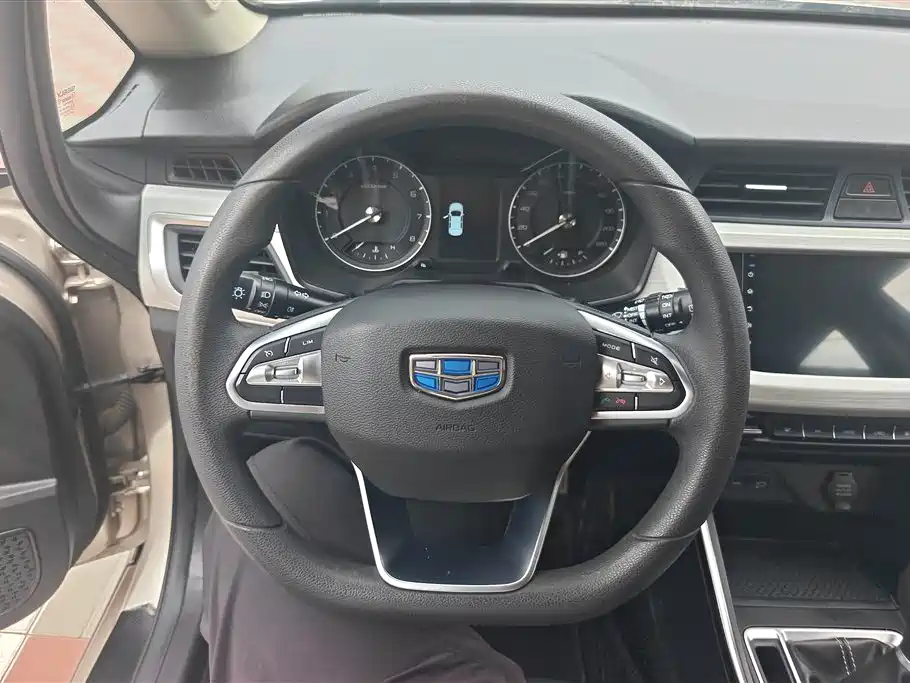 Geely Vision X3 2020 — фото 15