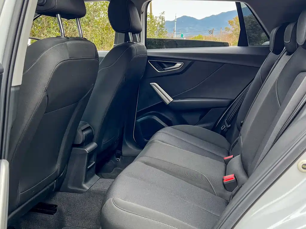 Audi Q2L 2021 — фото 14