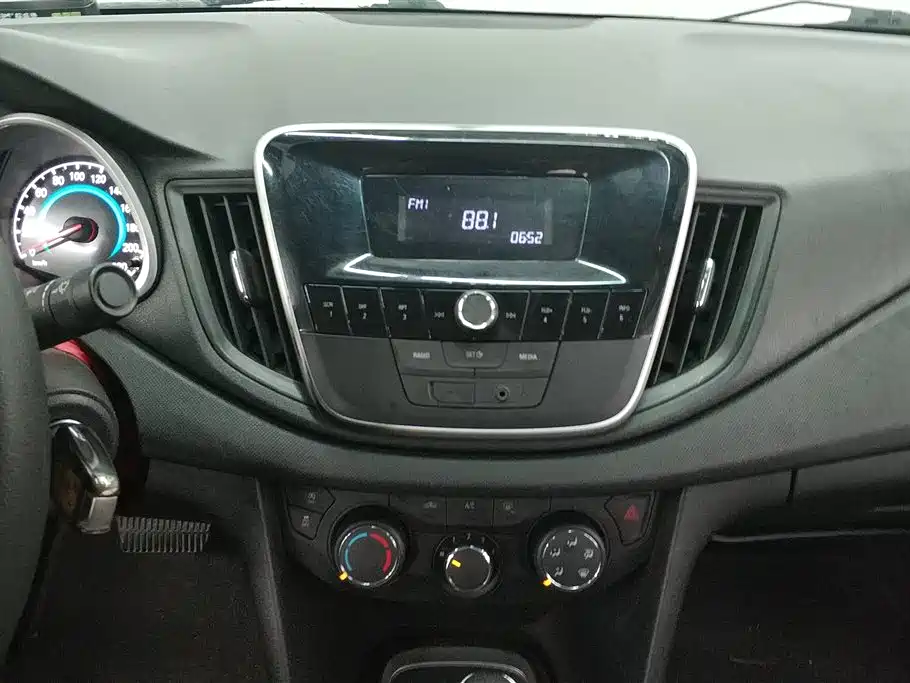 Chevrolet Cavalier 2018 — фото 13