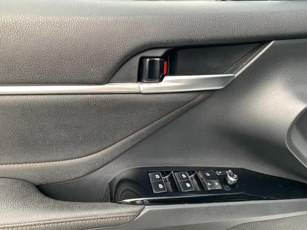 Toyota Camry 2020 — фото 12