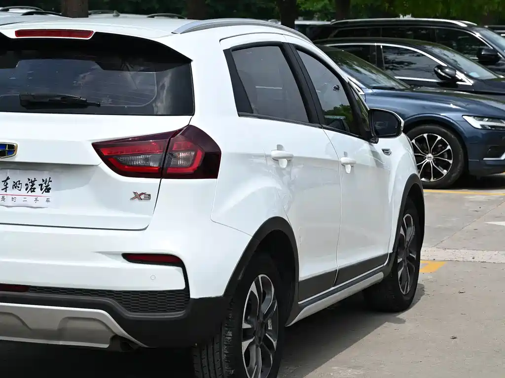 Geely Vision X3 2019 — фото 10