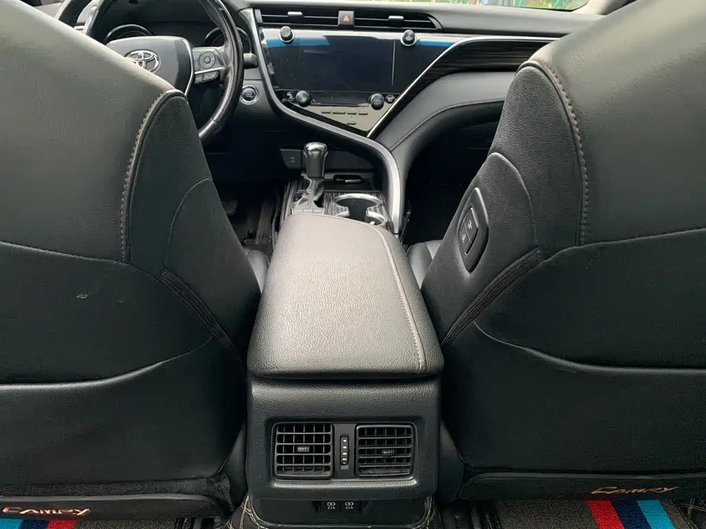Toyota Camry 2020 — фото 17