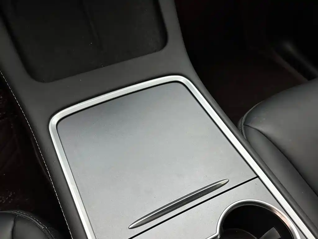 Tesla Model Y 2023 — фото 16