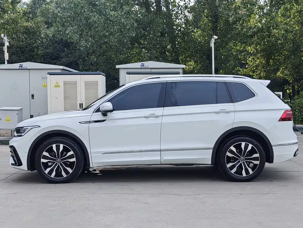 Volkswagen Tiguan L 2024