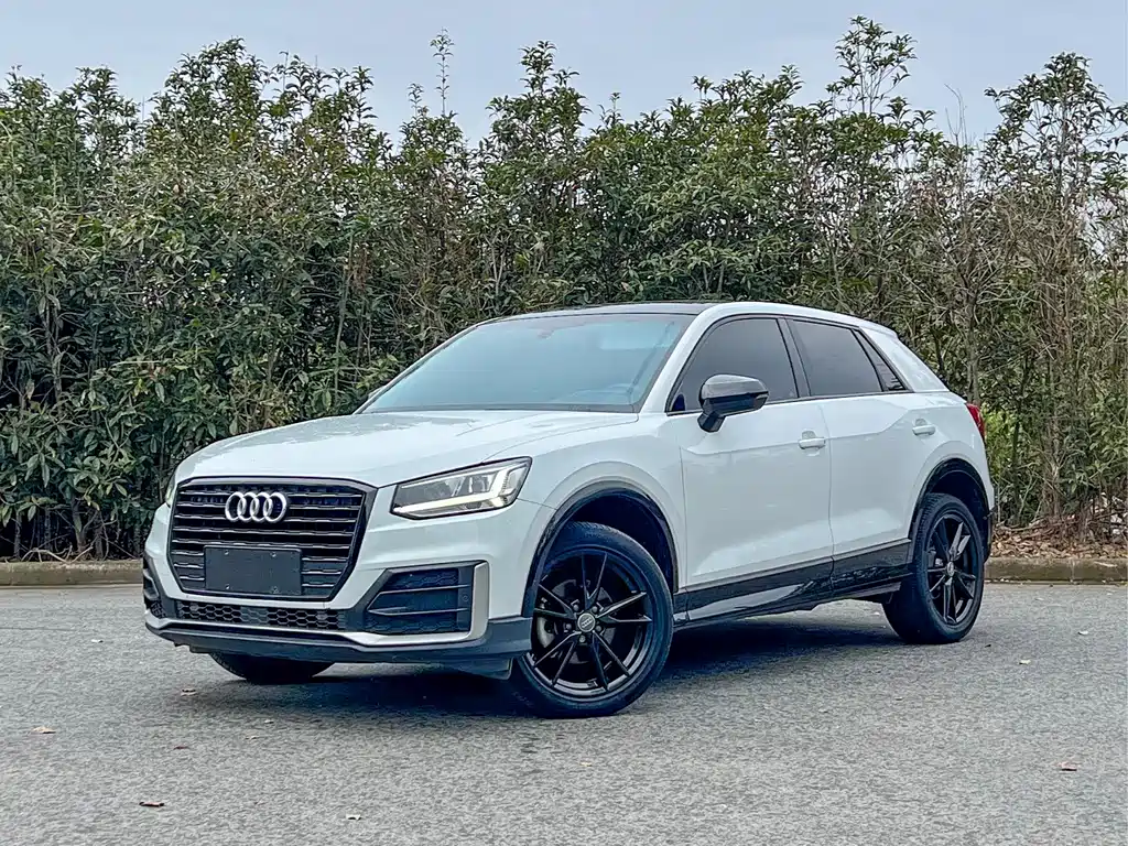 Audi Q2L 2021 — фото 1