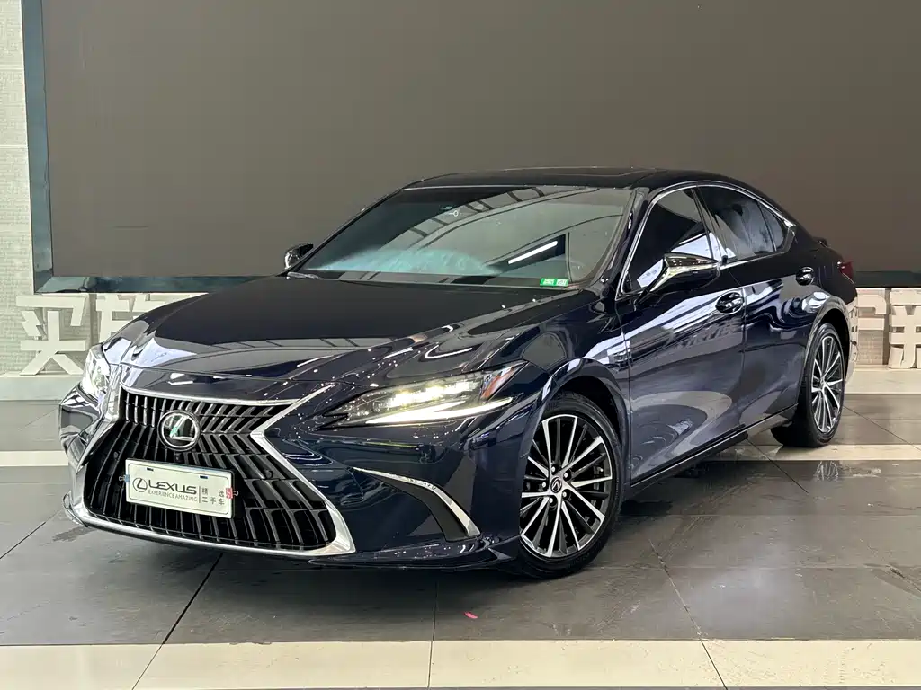Lexus ES 2024
