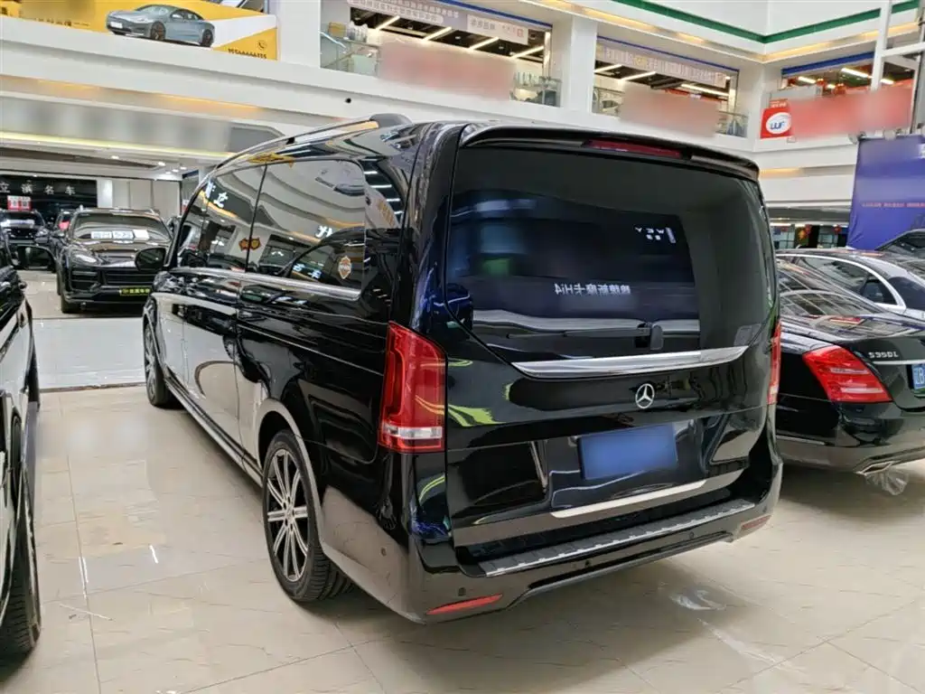 Mercedes-Benz V-Class 2021 — фото 23