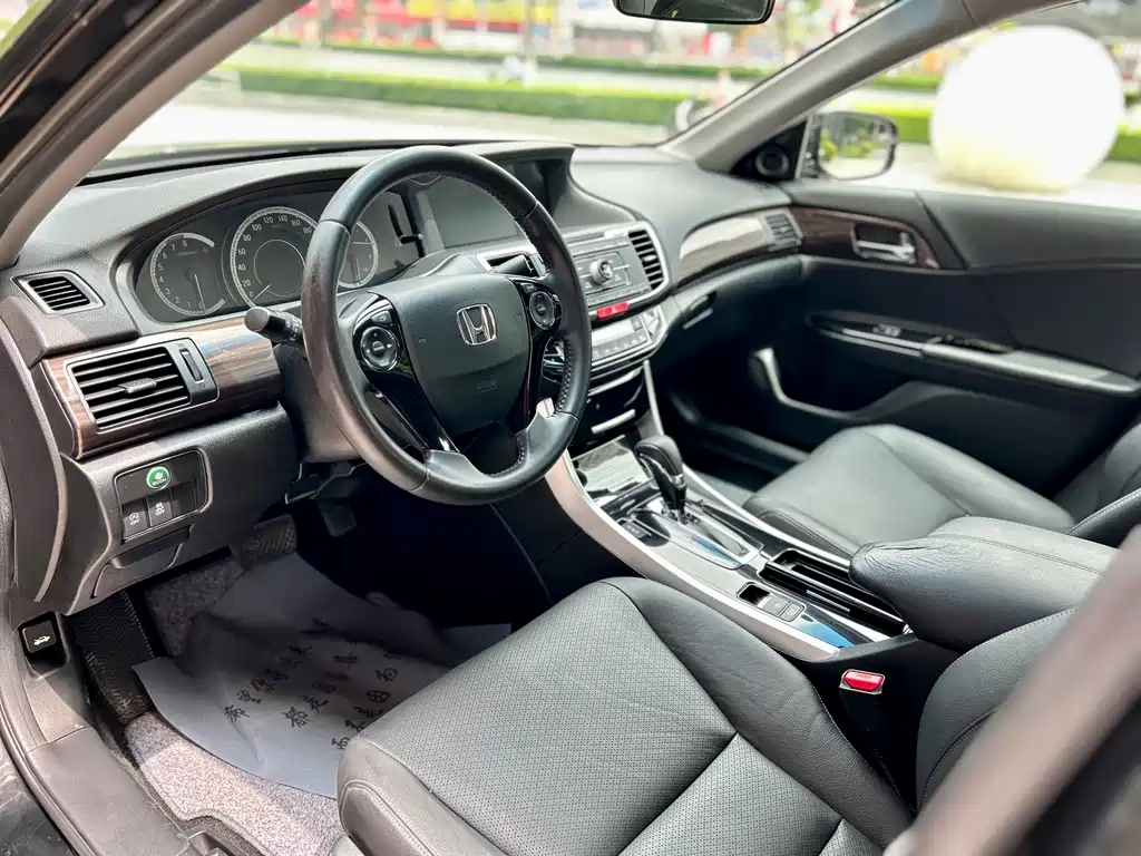 Honda Accord 2017 — фото 8