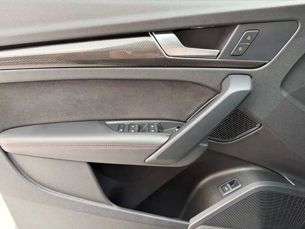 Audi SQ5 2022 — фото 16