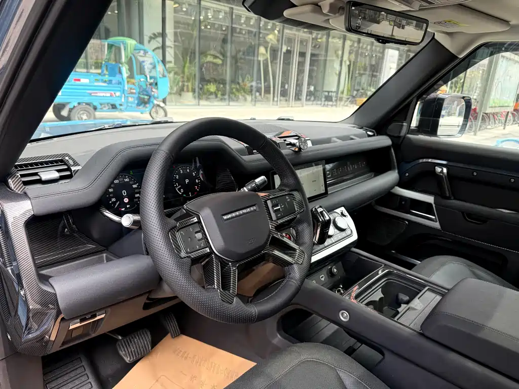Land Rover Defender 2021 — фото 12