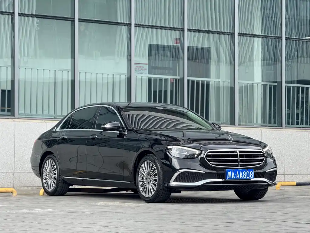 Mercedes-Benz E-Class 2022 — фото 1