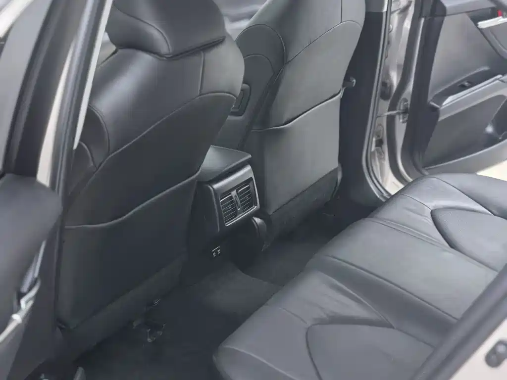 Toyota Camry 2018 — фото 13