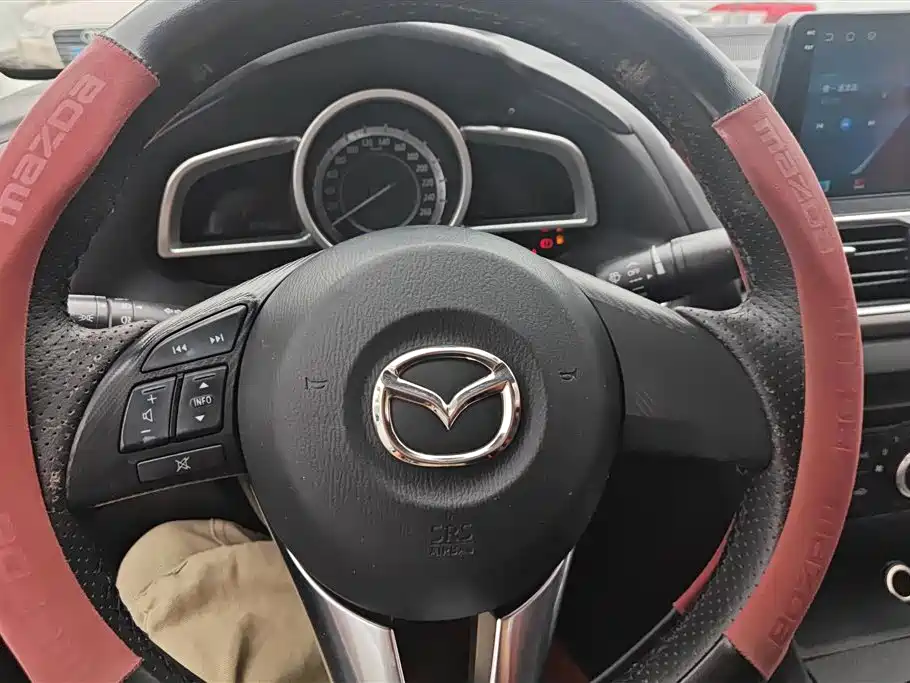 Mazda 3 Axela 2016 — фото 15