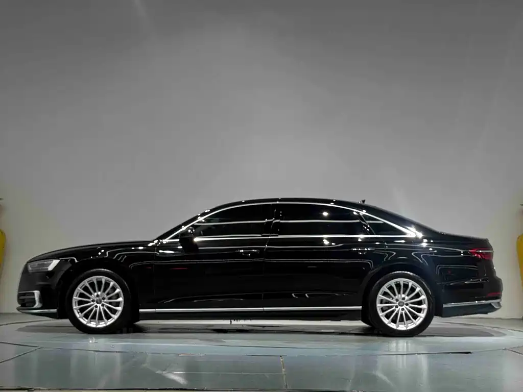 Audi A8 2019 — фото 16