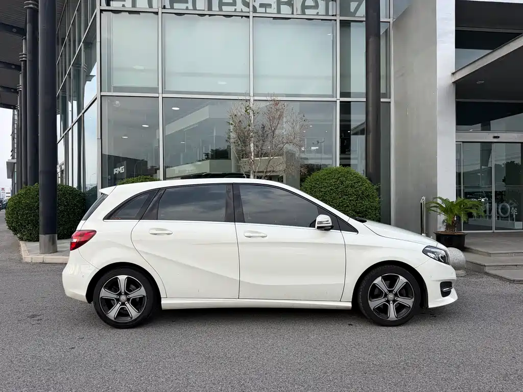 Mercedes-Benz B-Class 2016 — фото 12