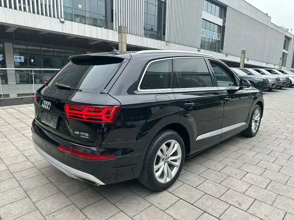 Audi Q7 2019 — фото 10