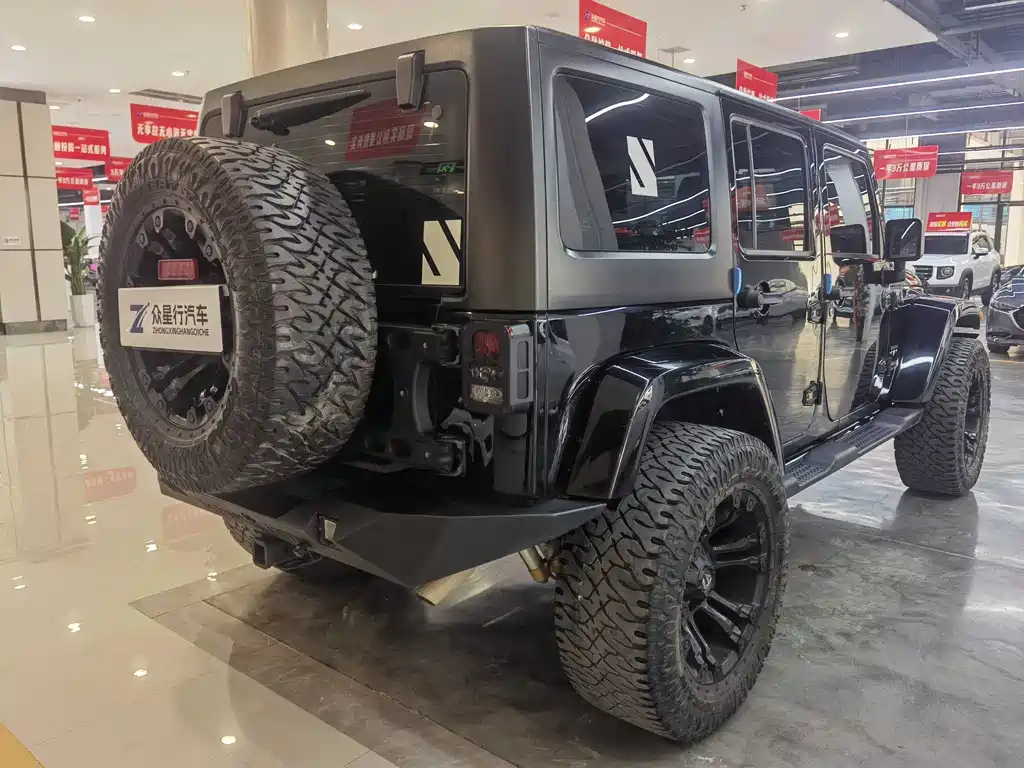 Jeep Wrangler 2016 — фото 18