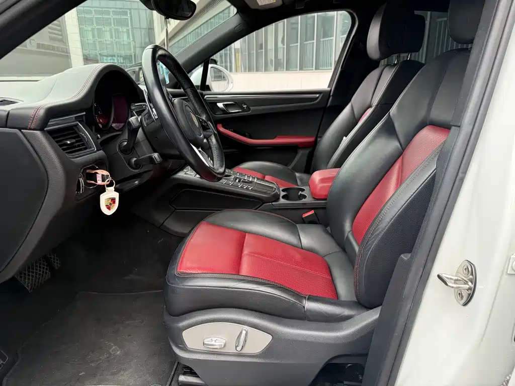 Porsche Macan 2016 — фото 12