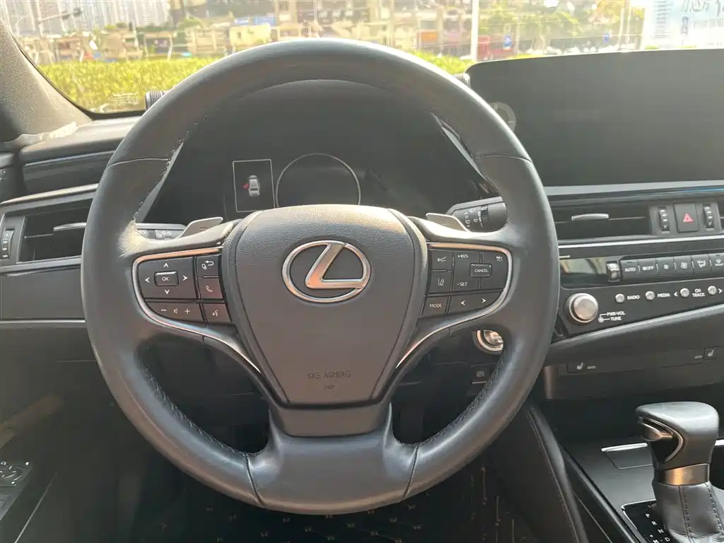 Lexus ES 2022 — фото 15