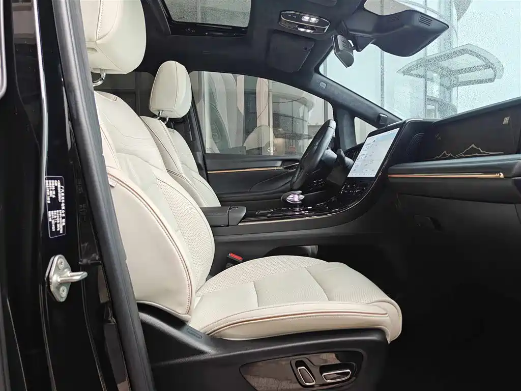 GAC Motor Trumpchi M8 2023 — фото 12