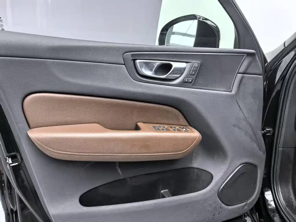 Volvo XC60 2020 — фото 13
