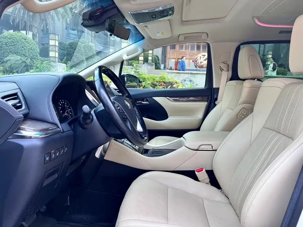 Toyota Alphard 2021 — фото 19