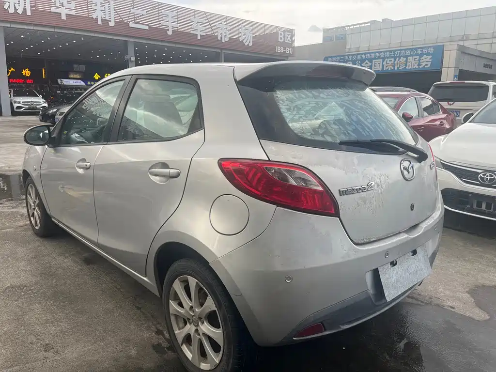Mazda 2 2010
