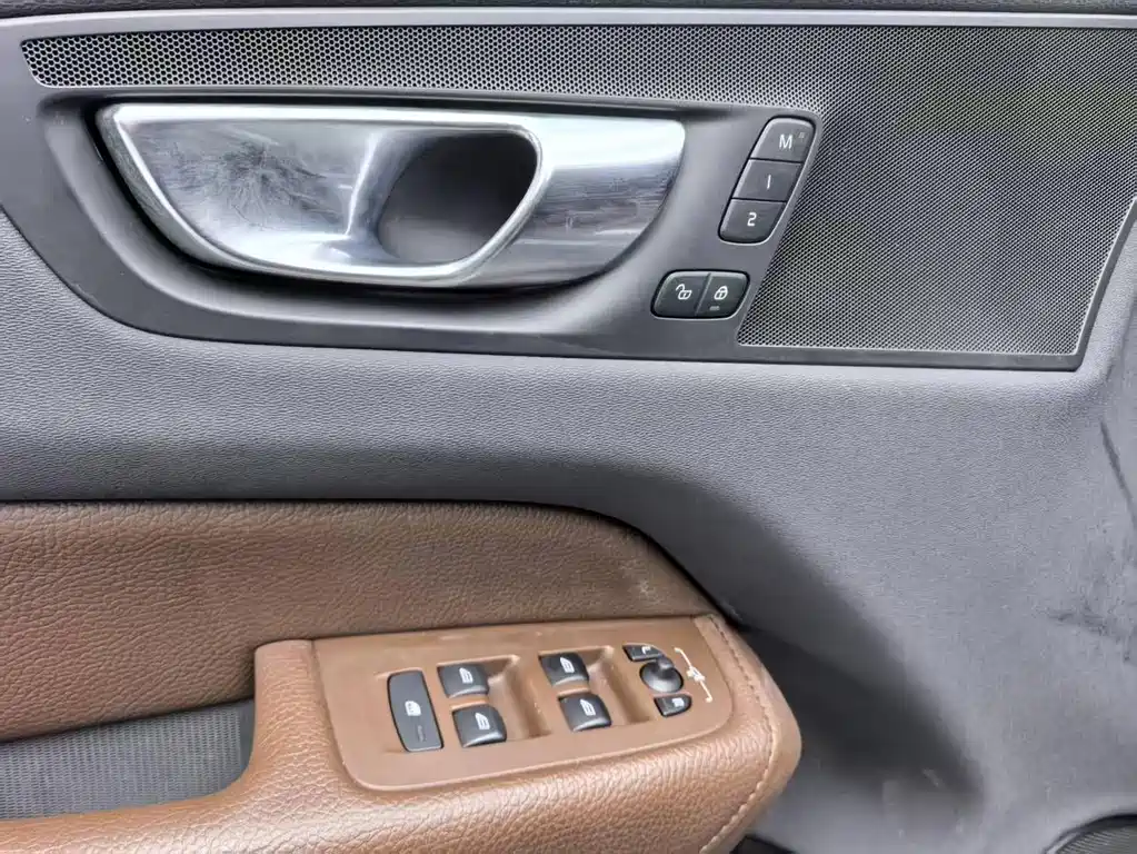 Volvo XC60 2020 — фото 14
