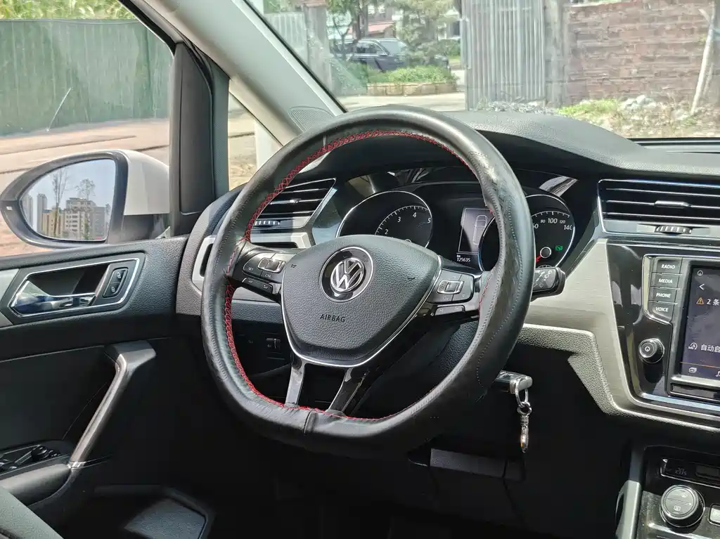 Volkswagen Touran 2018 — фото 12