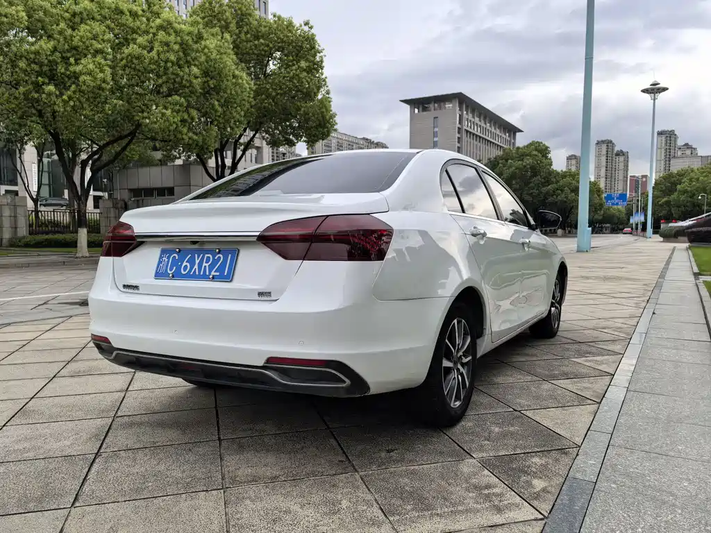 Geely Emgrand 2021 — фото 19