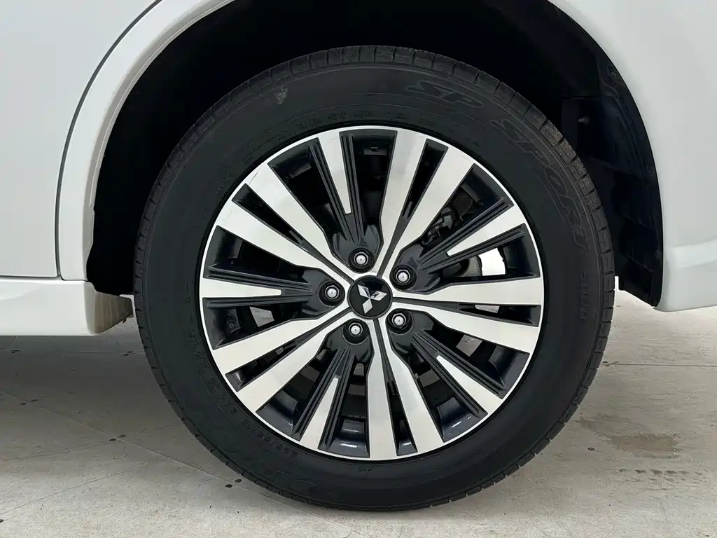 Mitsubishi Outlander 2022 — фото 18