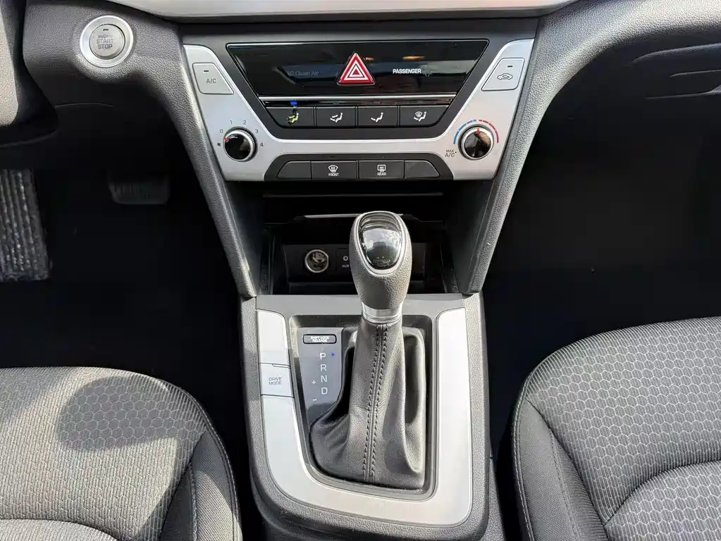 Hyundai Elantra 2017 — фото 13
