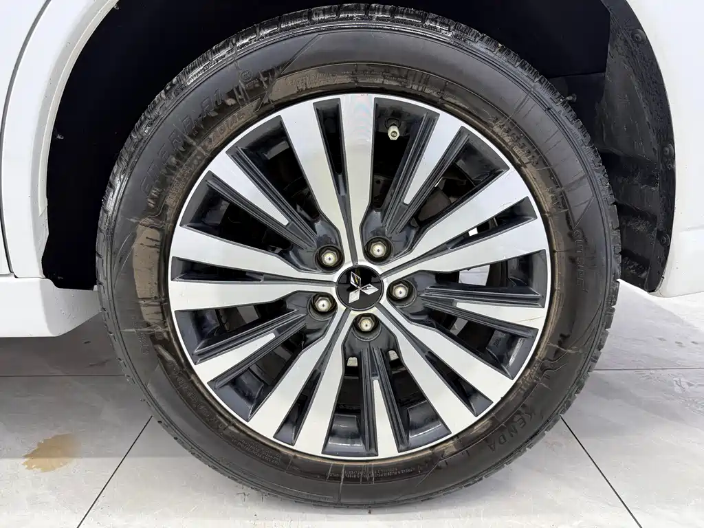 Mitsubishi Outlander 2022 — фото 18