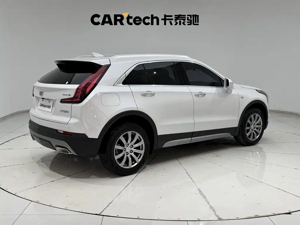 Cadillac XT4 2023 — фото 5