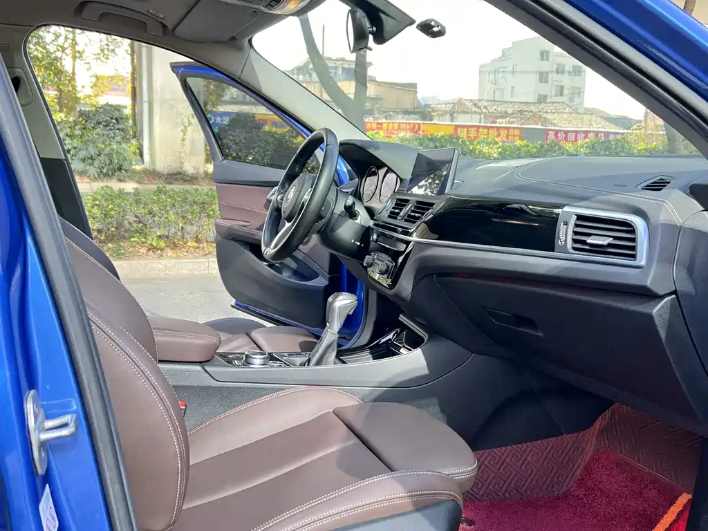 BMW 1 Series 2019 — фото 12