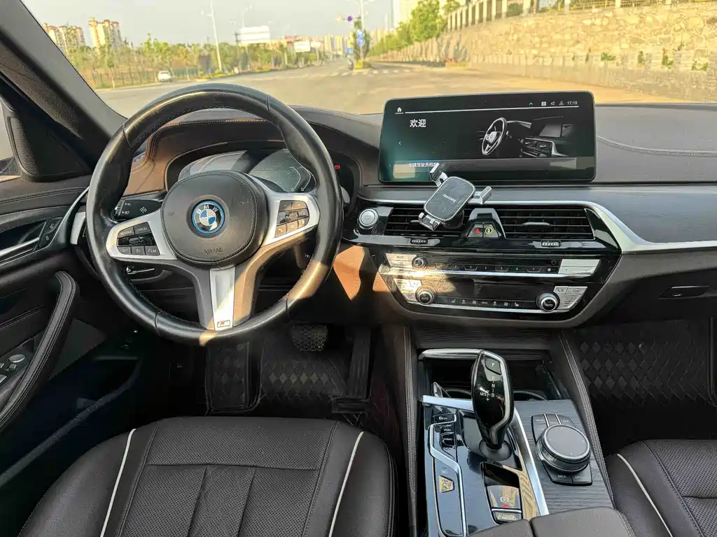 BMW 5 Series New Energy 2022 — фото 9