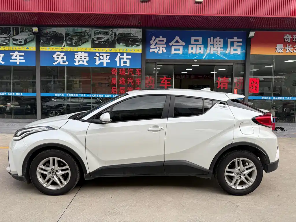 Toyota C-HR 2021 — фото 10