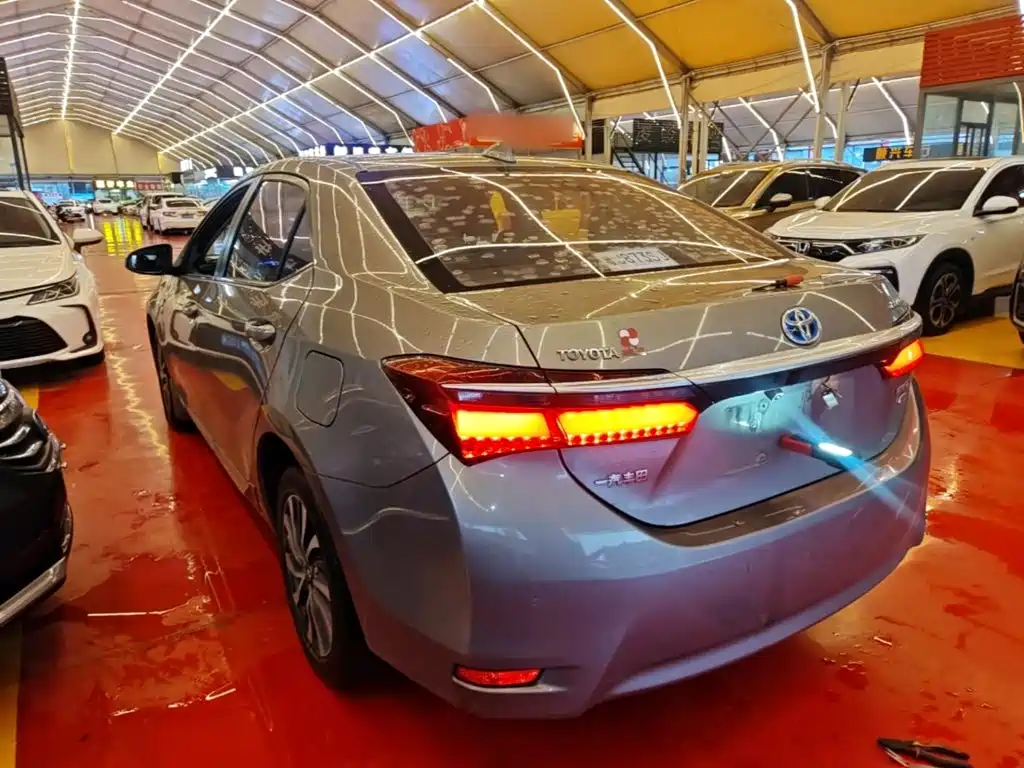 Toyota Corolla 2017 — фото 5
