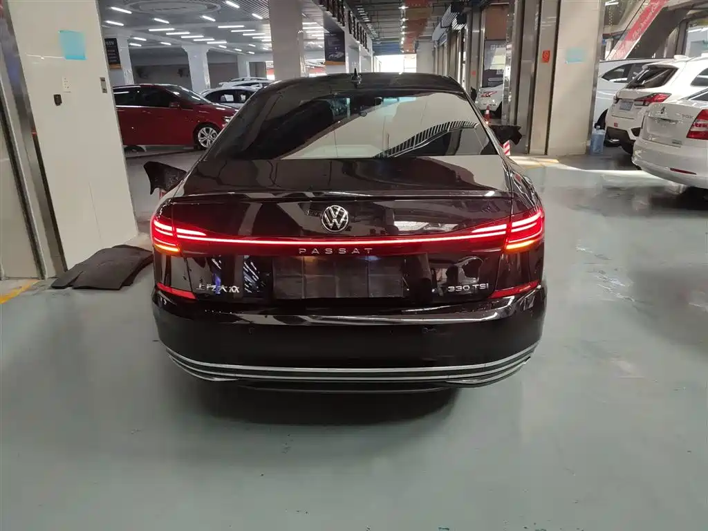 Volkswagen Passat 2023 — фото 4