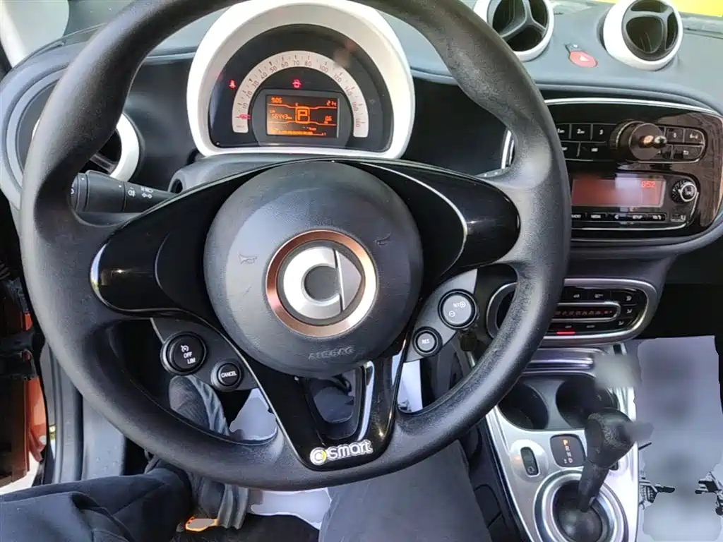smart Fortwo 2016 — фото 11