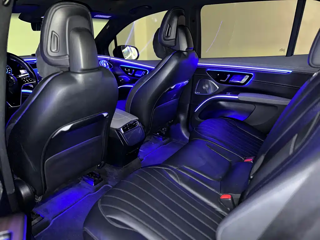 Mercedes-Benz EQS SUV 2023 — фото 34