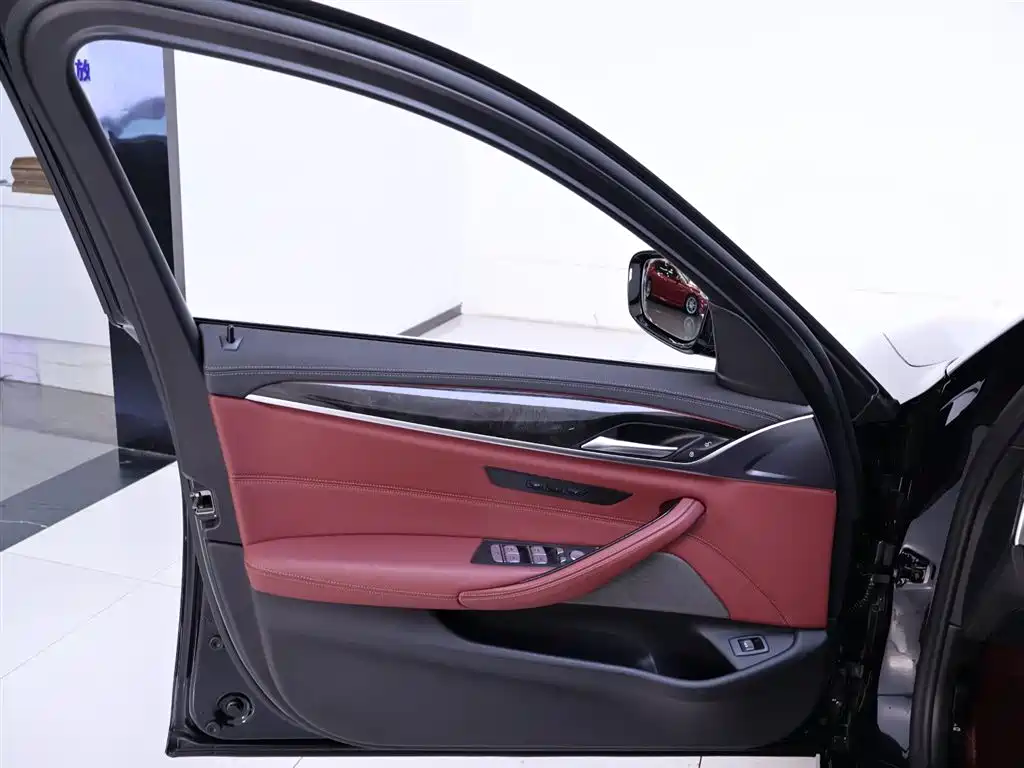 BMW 5 Series 2023 — фото 18