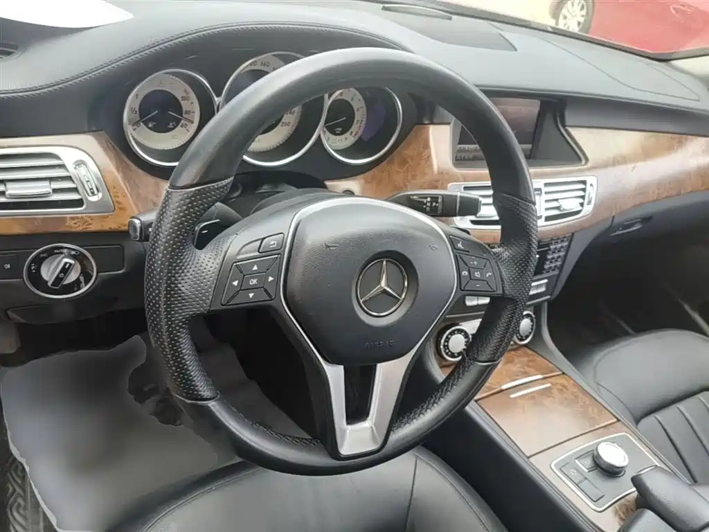 Mercedes-Benz CLS 2014 — фото 11