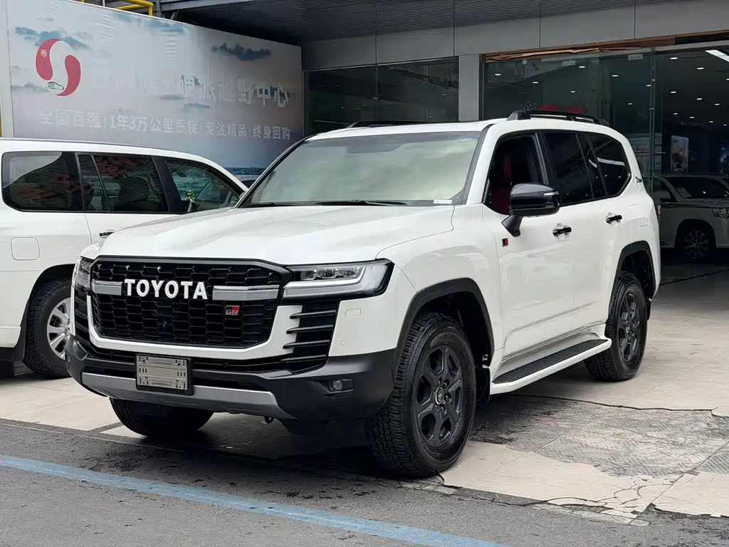 Toyota Land Cruiser 2024 — фото 1
