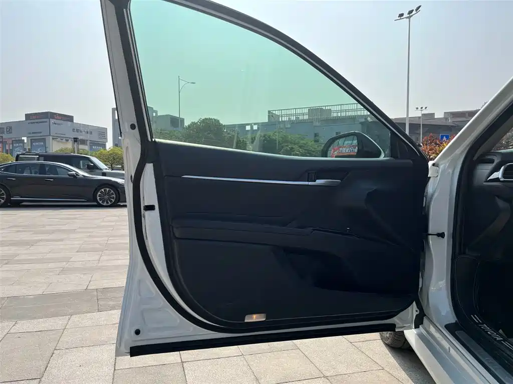 Toyota Camry 2018 — фото 18
