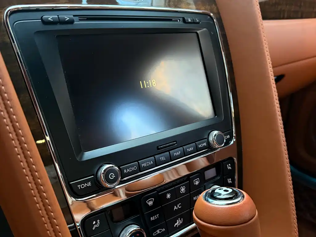 Bentley Flying Spur 2018 — фото 11