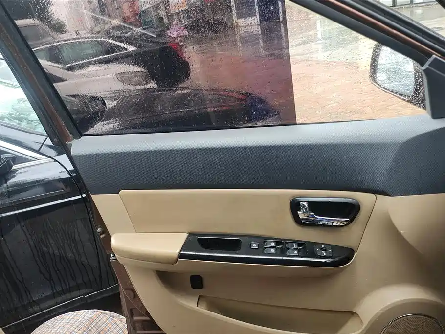 Wuling Hongguang 2014
