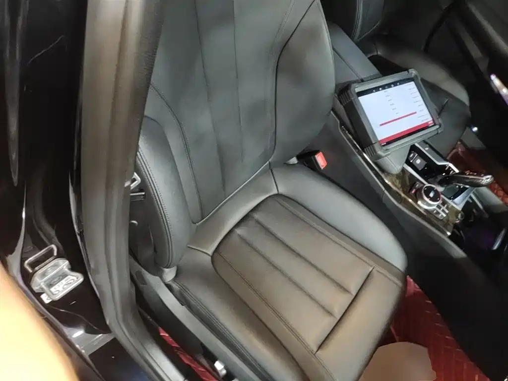 BMW 5 Series 2018 — фото 25