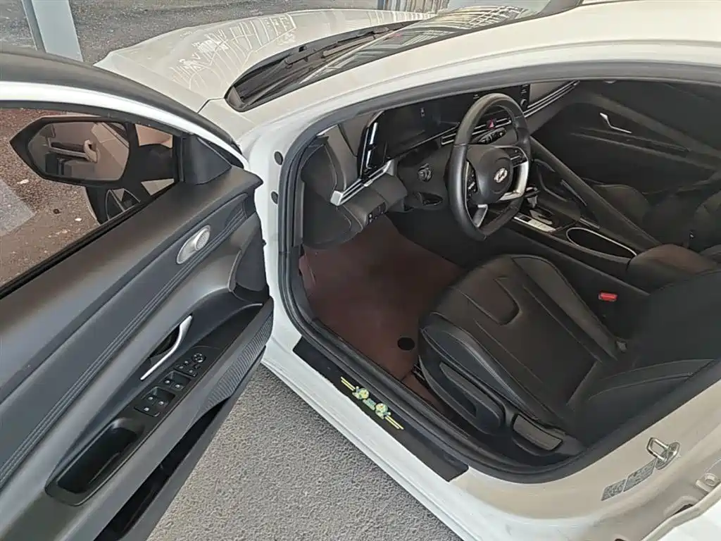 Hyundai Elantra 2022 — фото 16